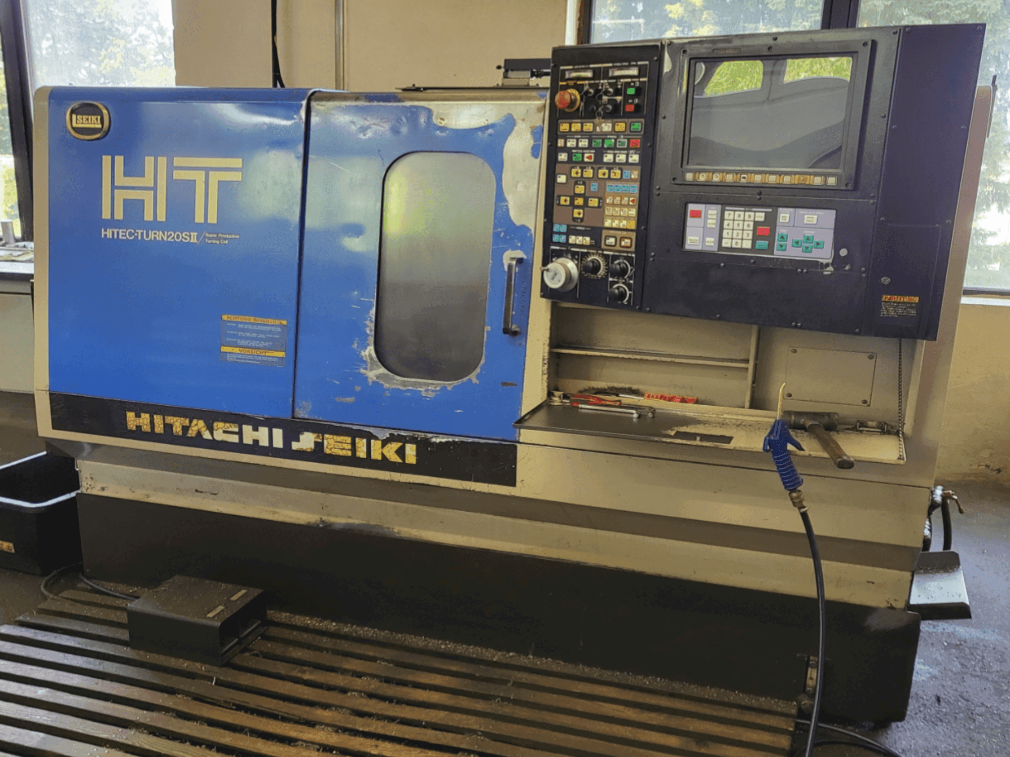 Вид станка HITACHI SEIKI HT 20SII  спереди