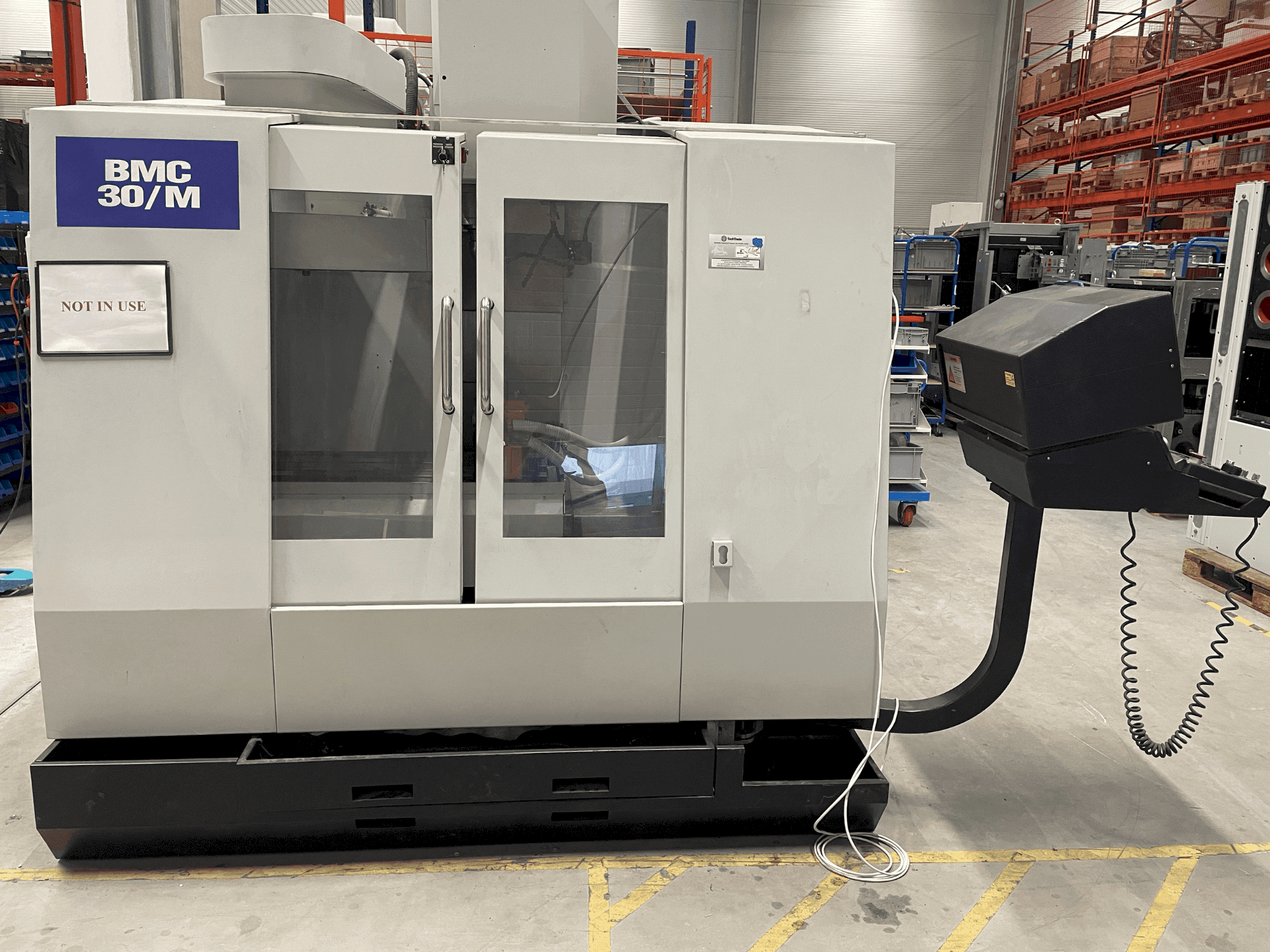 Вид станка Hurco BMC-30M  спереди