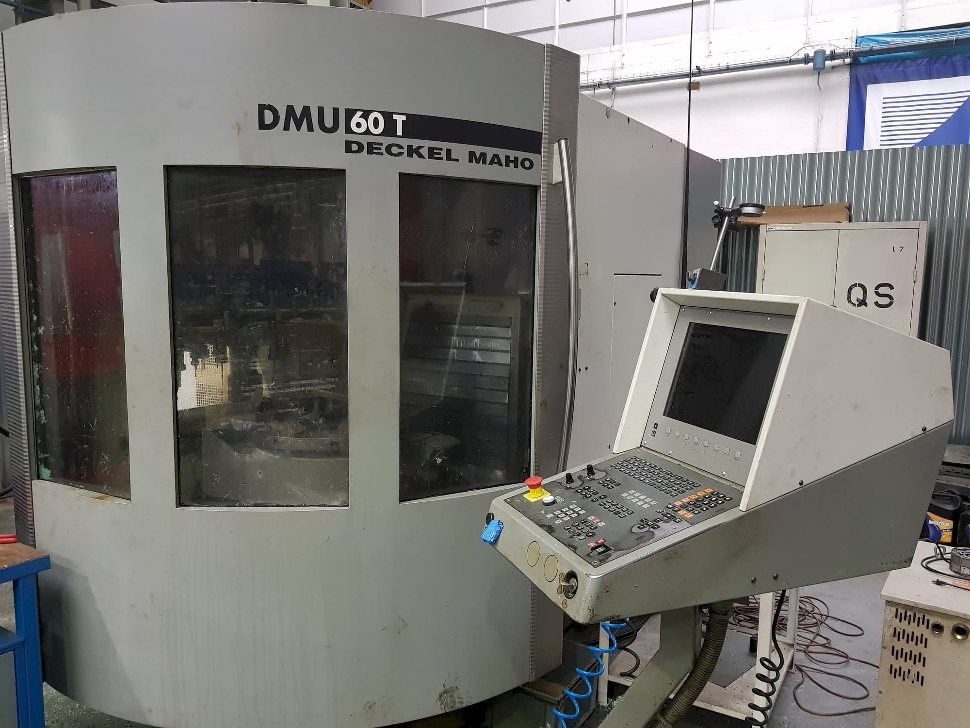 Вид станка DECKEL MAHO DMU 60T  спереди