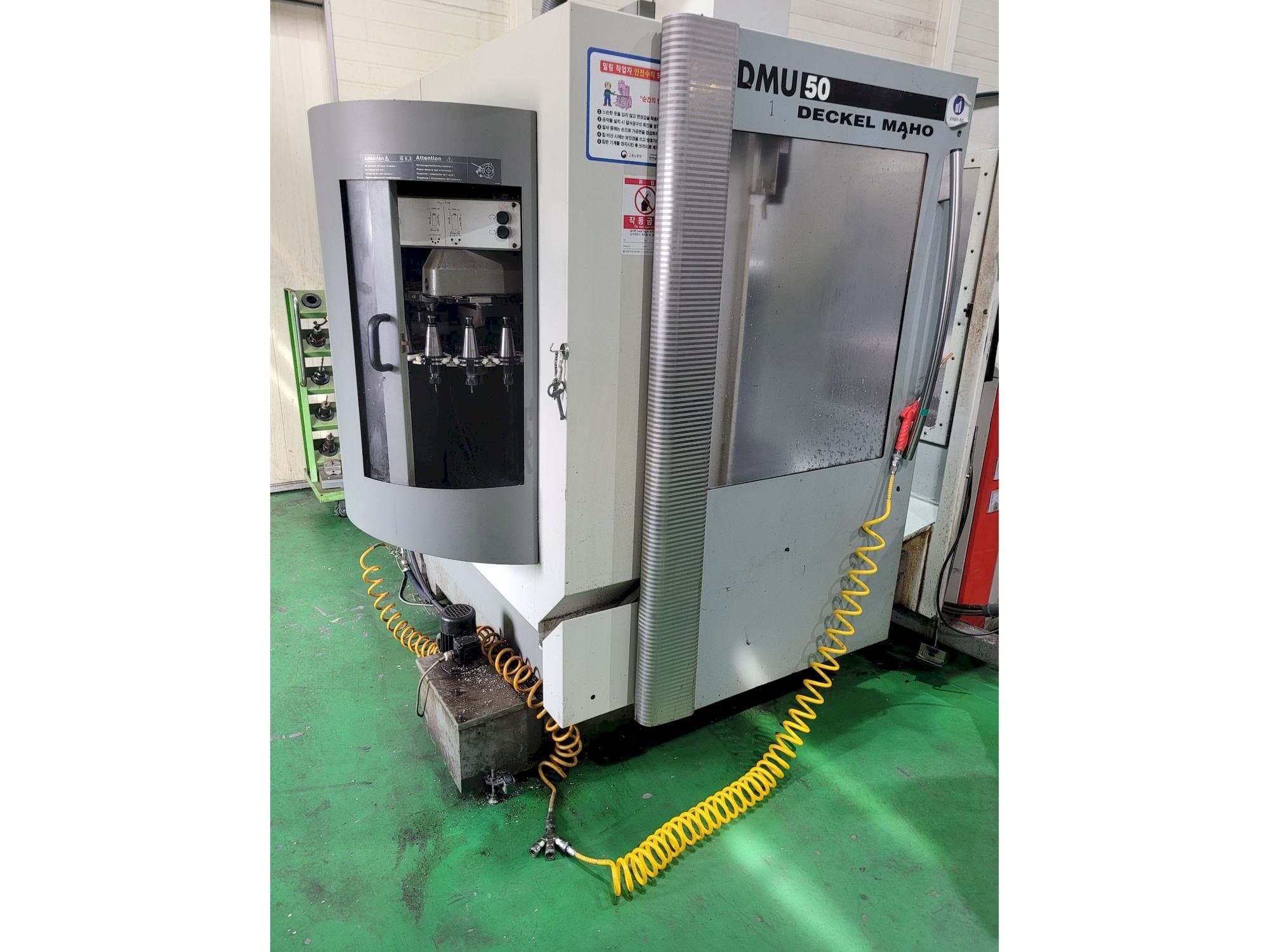 Вид станка DECKEL MAHO DMU 50  спереди