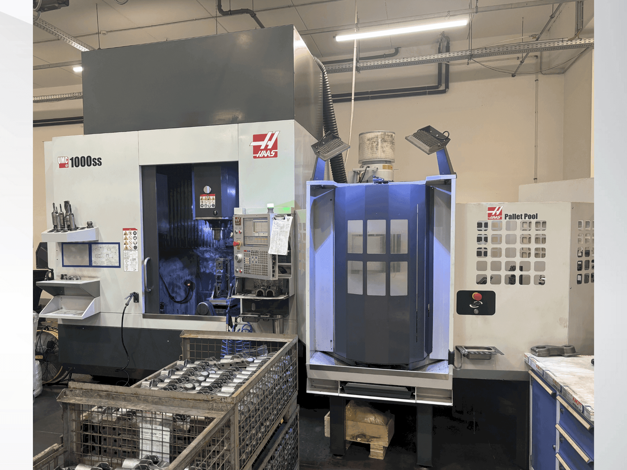 Вид станка HAAS UMC-1000SS  спереди