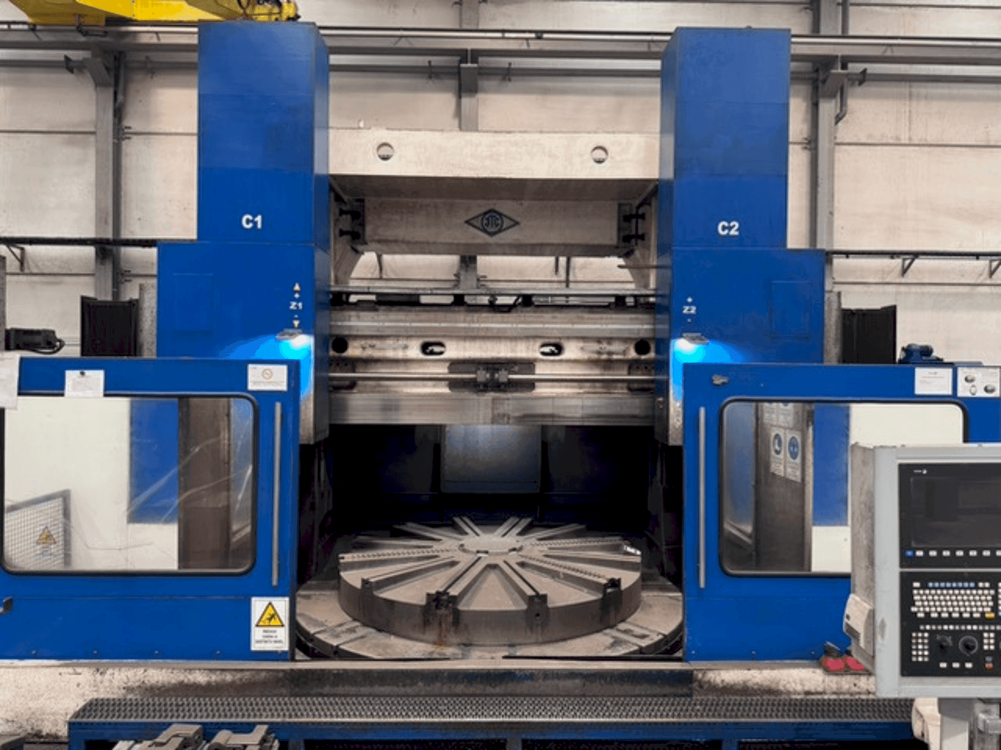 Вид станка KOLOMNA 1532T  спереди