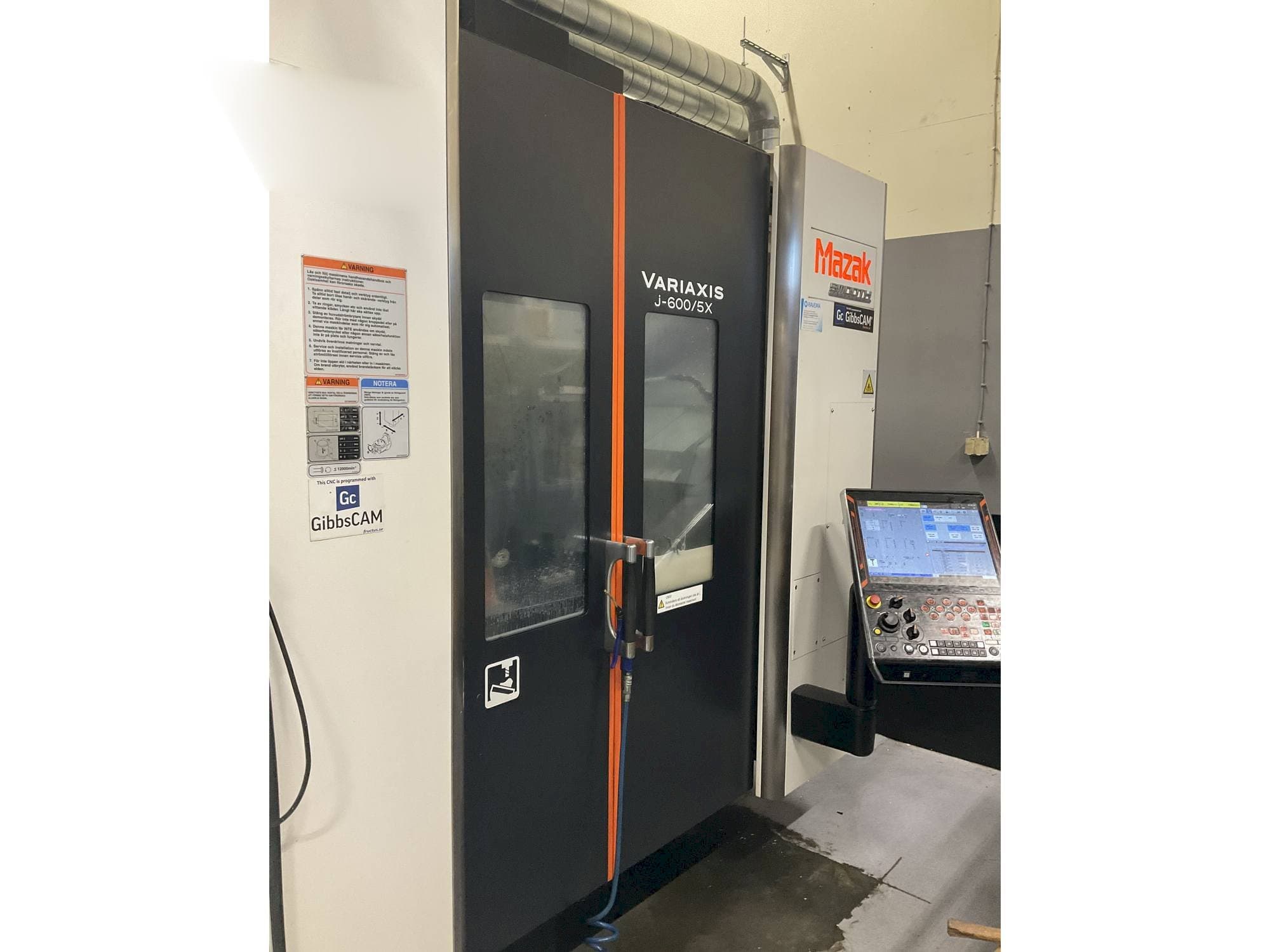 Вид станка Mazak Variaxis J-600  спереди