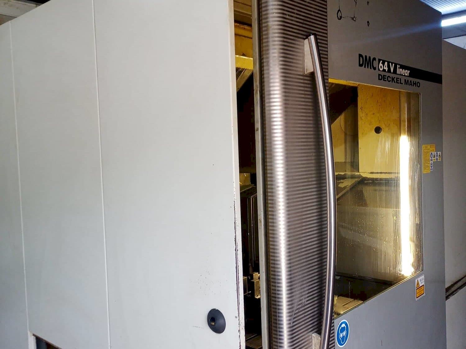Вид станка DECKEL MAHO 64v Linear  спереди