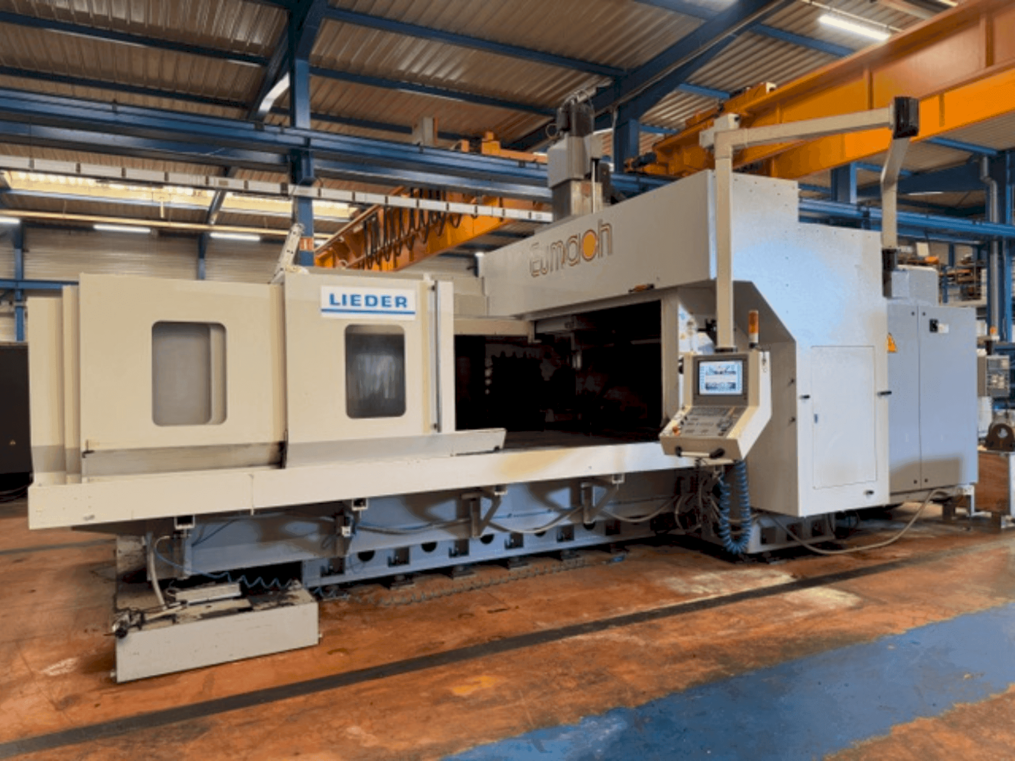 Вид станка Eumach DVM-3021  спереди