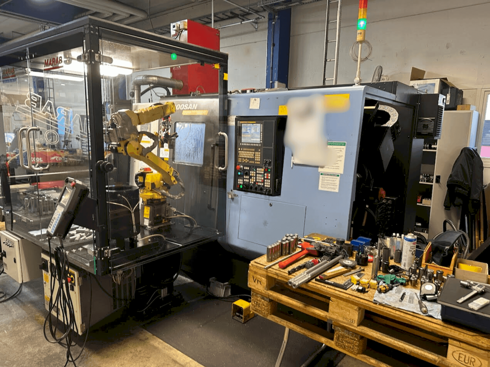 Вид станка DOOSAN PUMA TT 1800 SY  спереди