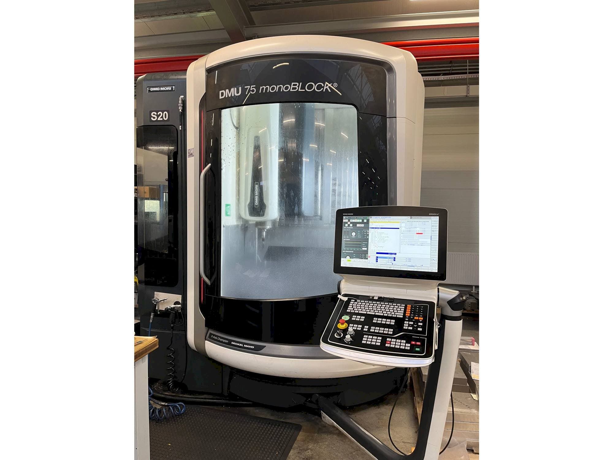 Вид станка DMG MORI DMU 75 monoBLOCK  спереди