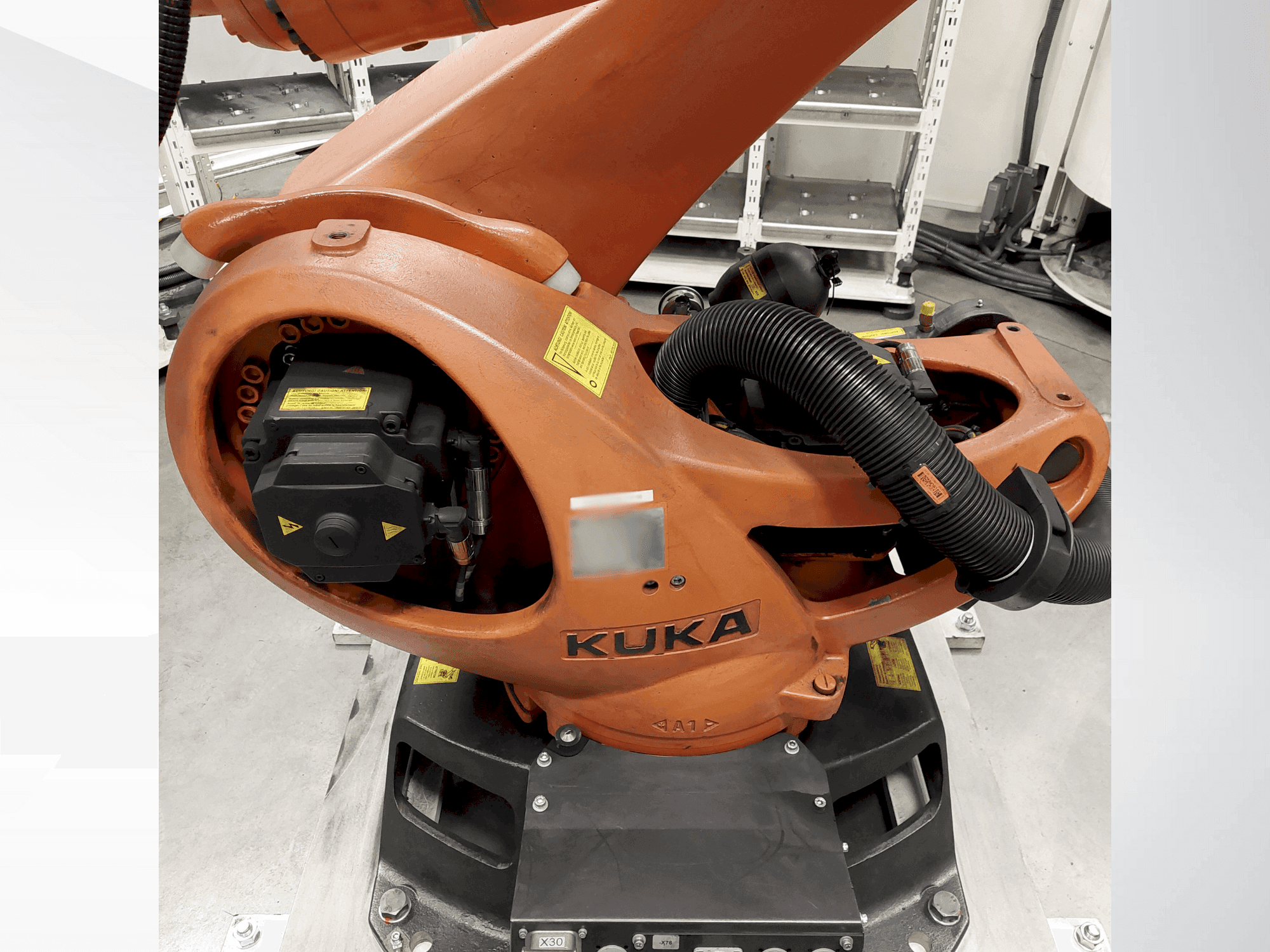 Вид станка KUKA KR 90 R2700 pro  спереди