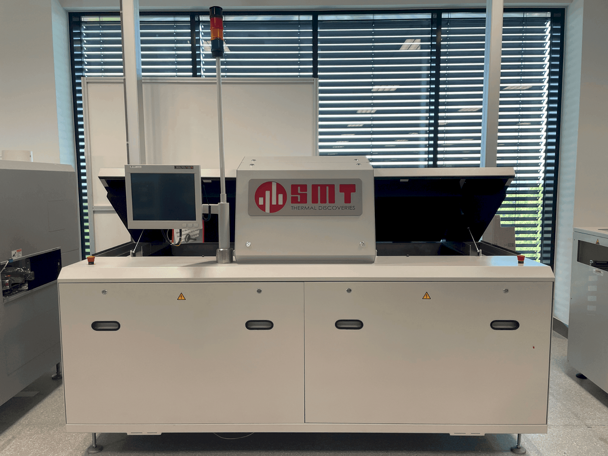 Вид станка SMT UV 3/-3  спереди