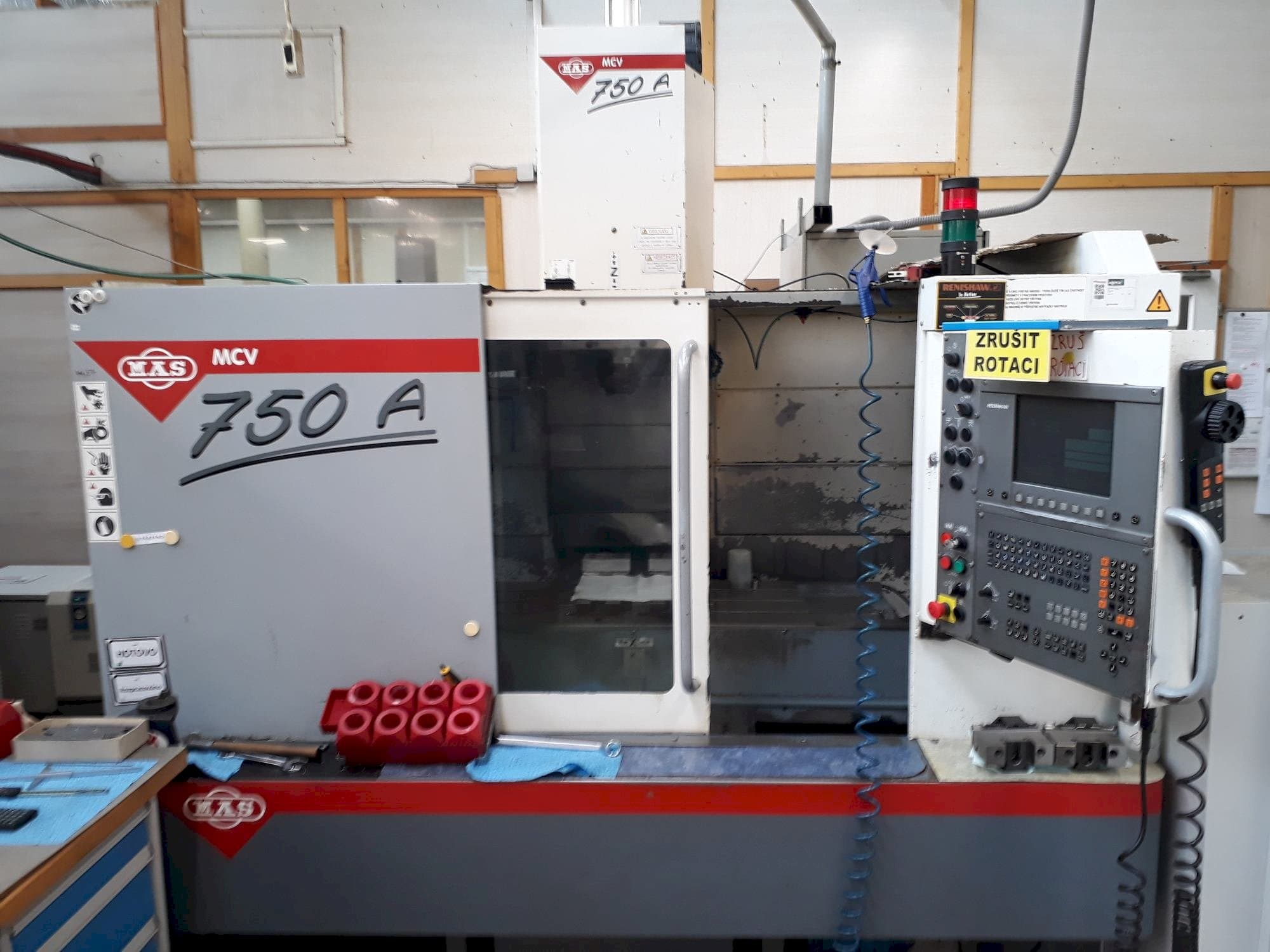 Вид станка KOVOSVIT MAS MCV 750A  спереди