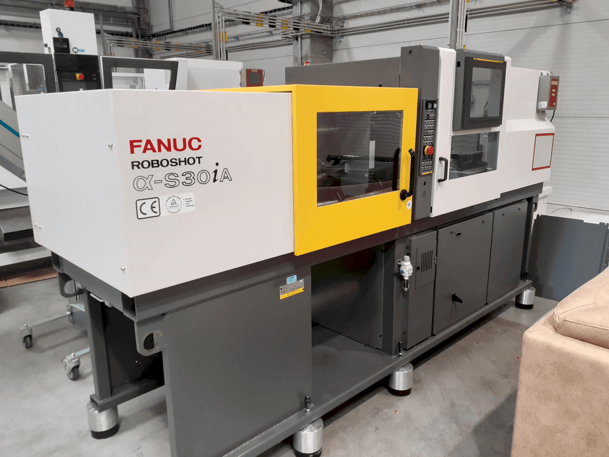 Вид станка FANUC ROBOSHOT α-S 30iA  спереди