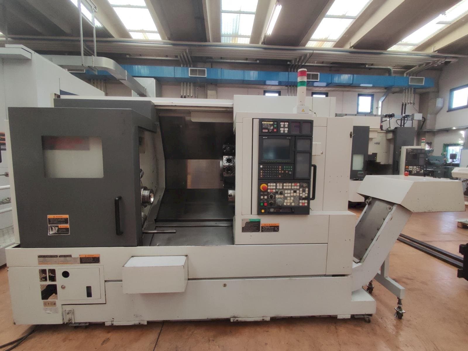 Вид станка MORI SEIKI NL2500/700 SMC  спереди