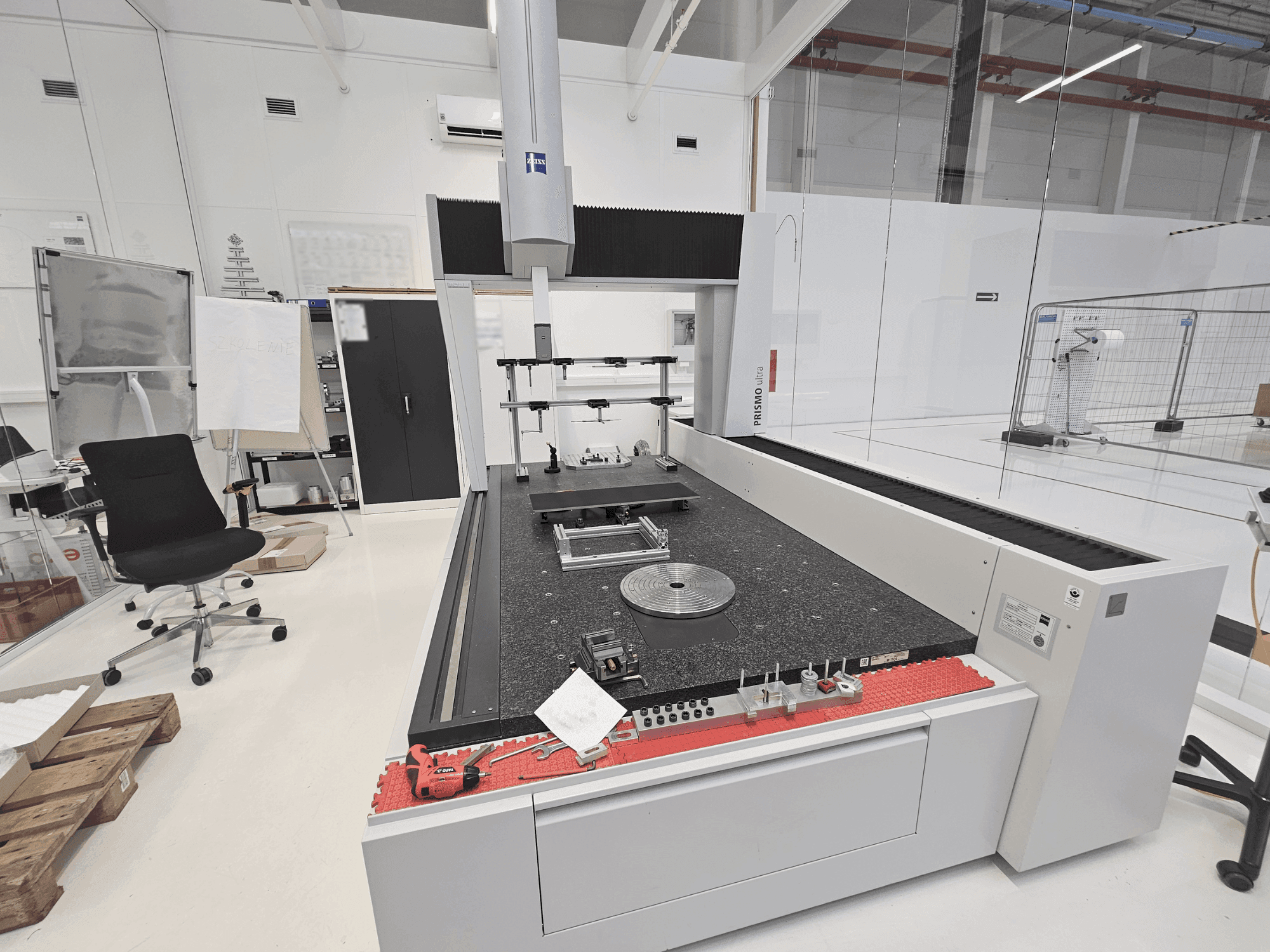 Вид станка ZEISS PRISMO 12/24/10 ultra  спереди