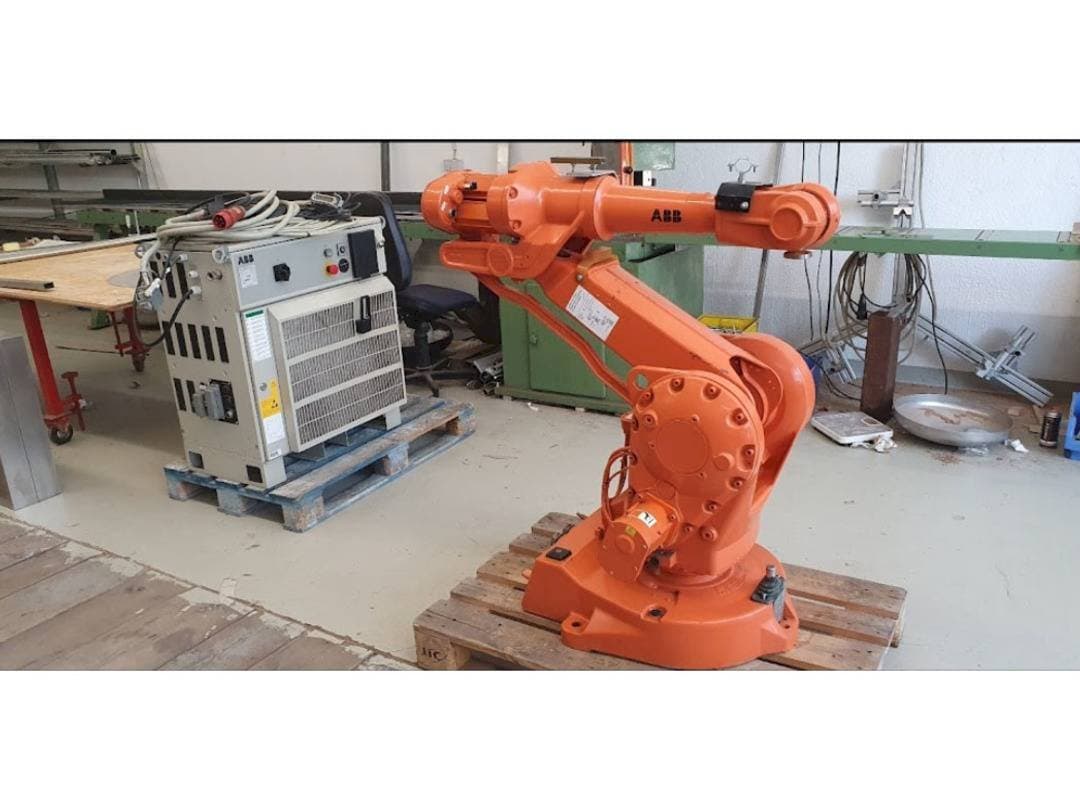Вид станка ABB IRB 2400 M2000  спереди