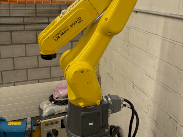 Вид станка FANUC LR Mate 200 iD 14L  спереди