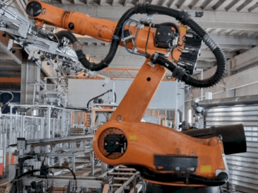 Вид станка KUKA KR 210 L150-2  спереди