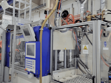 Вид станка Battenfeld VM 150/750V R1520 UNIGLOG B6S  спереди