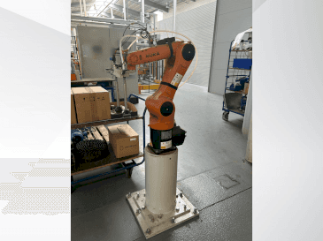 Вид станка KUKA KR 6 R900 fivve  спереди
