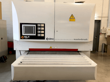 Вид станка DMC MASTERBRUSH MB 1350 M4 (2011)  спереди