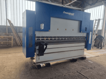 Вид станка Metallkraft  GBP 31175  спереди