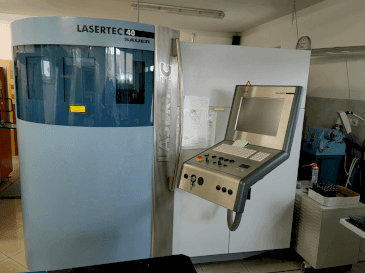 Вид станка DMG SAUER LASERTEC 40  (2008)  спереди