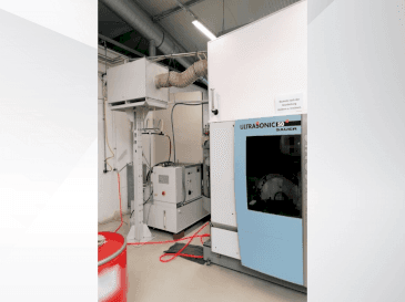 Вид станка DMG Sauer Ultra sonic 50  спереди