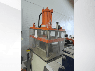Вид станка UZMA MAKINA PDM 30  спереди