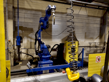 Вид станка Yaskawa MA2010 Welding Station  спереди