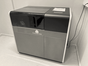 Вид станка 3DSYSTEMS Projet 2500 Plus  спереди