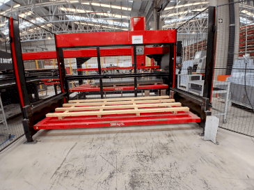 Вид станка AMADA EMZ3612M2  спереди