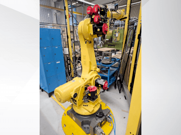 Вид станка FANUC R2000iB/165F  спереди