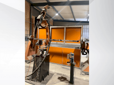 Вид станка KUKA KR8 R2100-2 arc HW  спереди