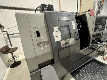 Вид станка Hyundai Kia SKT 28 LM  спереди