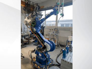 Вид станка Yaskawa 6VX88  спереди