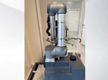 Вид станка Universal Robots UR10  спереди