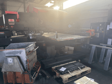 Вид станка AMADA PEGA 306072 2000MM  спереди