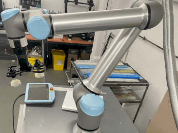Вид станка Universal Robots UR10  спереди