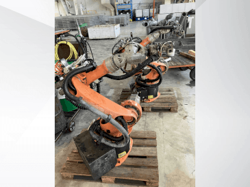 Вид станка KUKA KR16  спереди