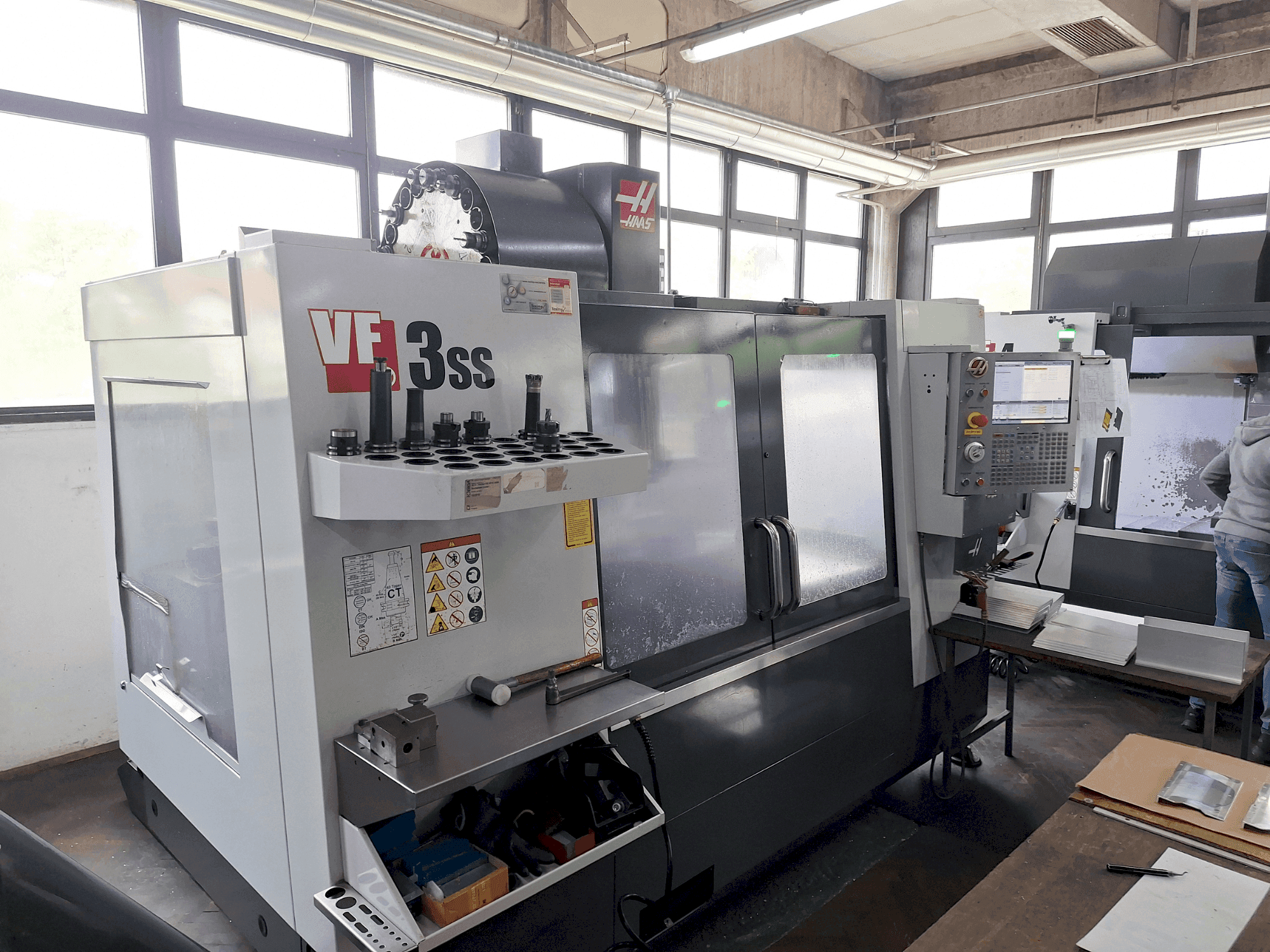 Вид станка HAAS VF3 SS спереди