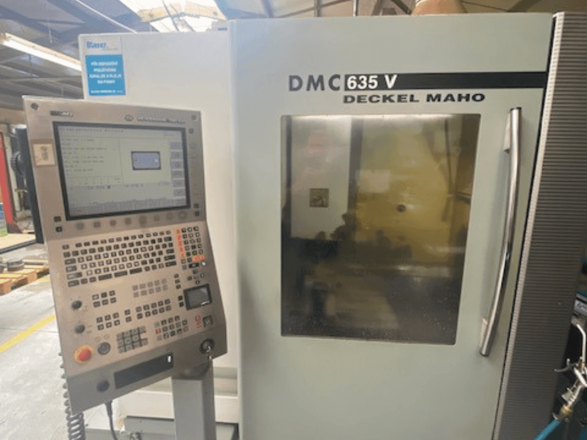 Вид станка DMG DECKEL MAHO DMC 635V спереди