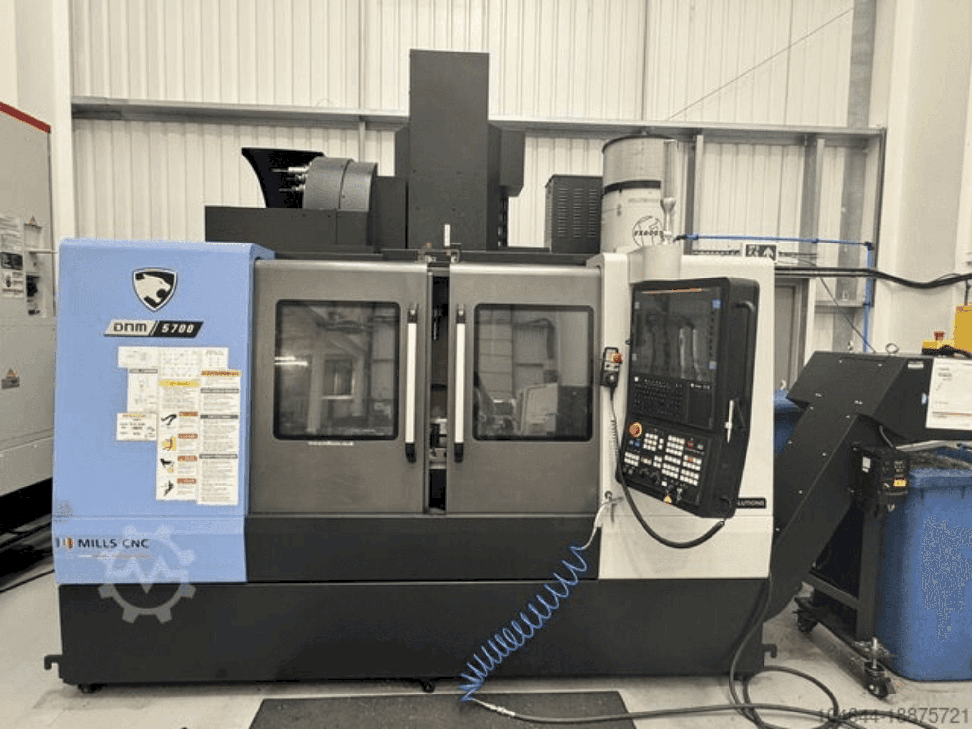 Вид станка DOOSAN DNM 5700 спереди