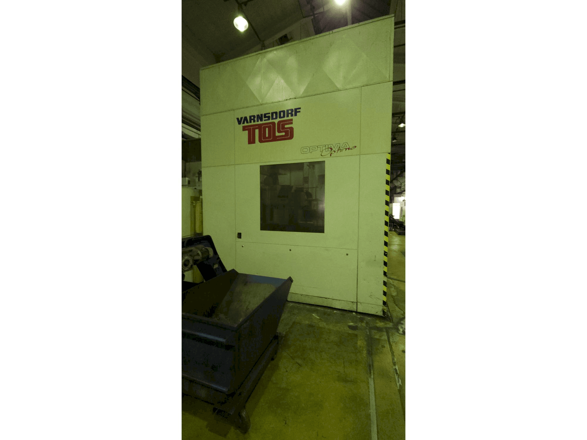 Вид станка TOS Optima спереди