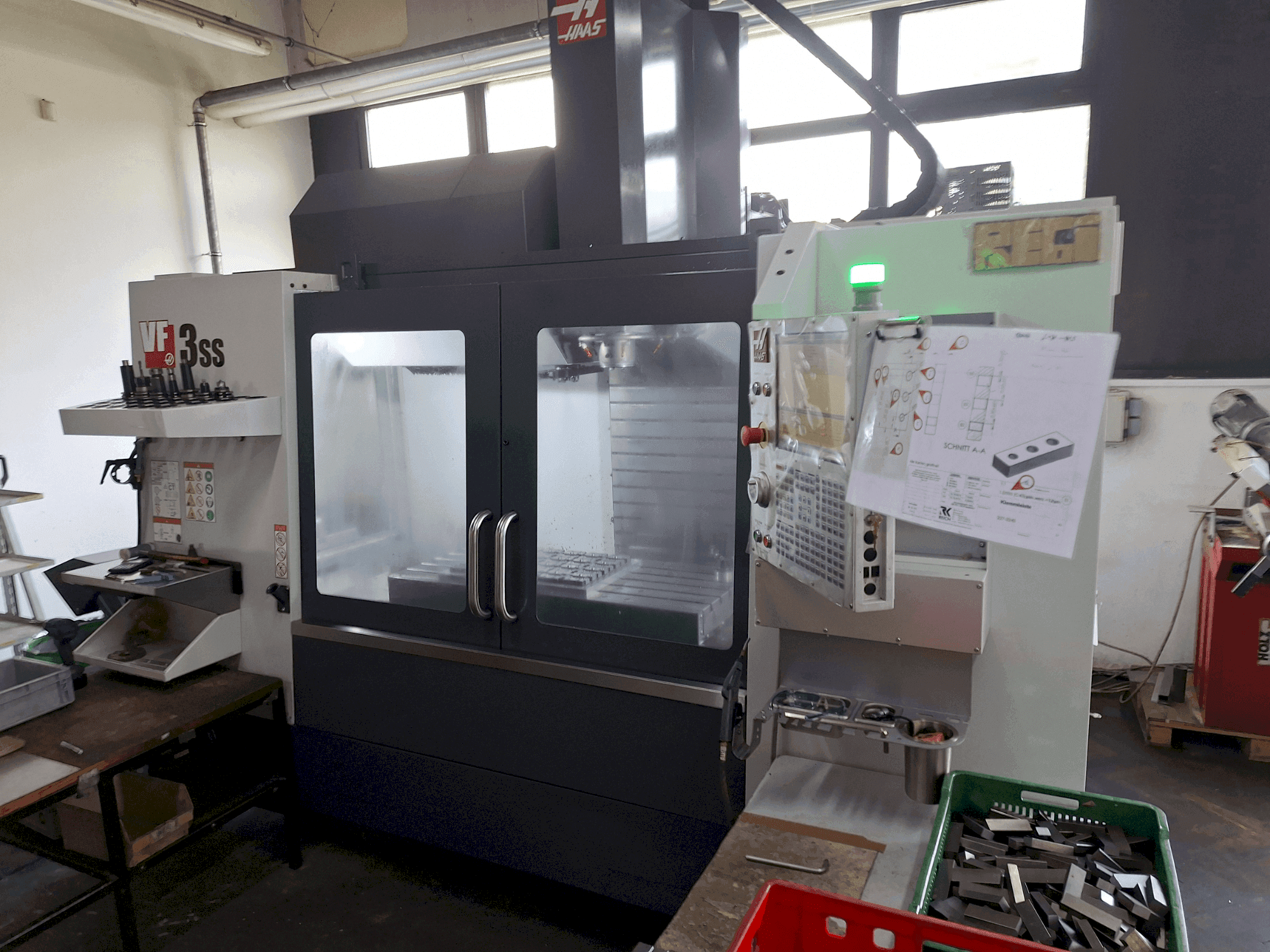 Вид станка HAAS VF-3SS спереди