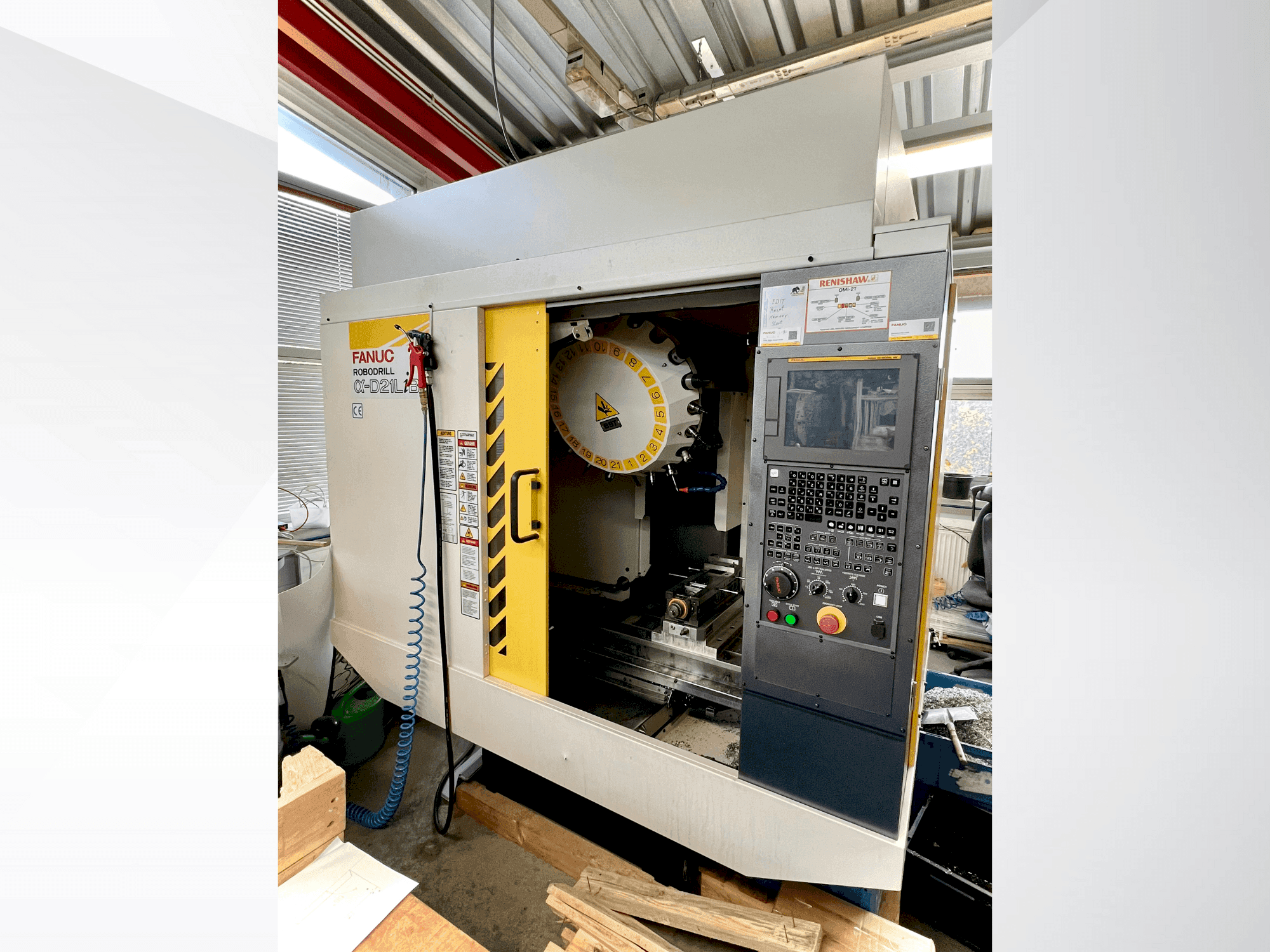 Вид станка FANUC ROBODRILL α-D21LiB5 спереди