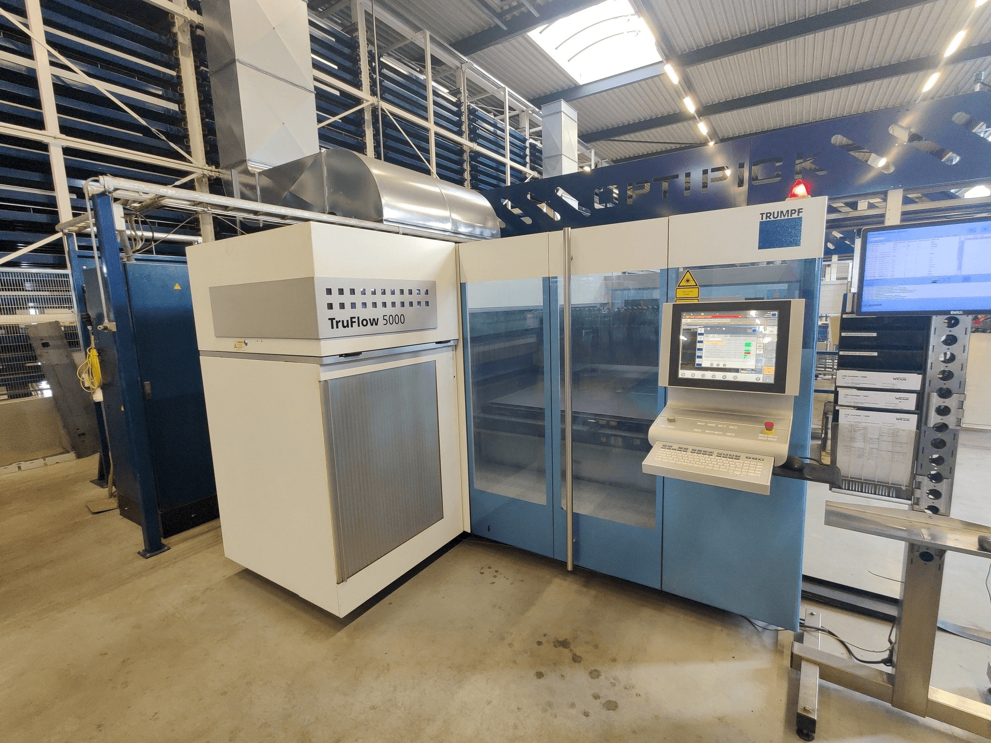 Вид станка Trumpf TruLaser 3030 спереди