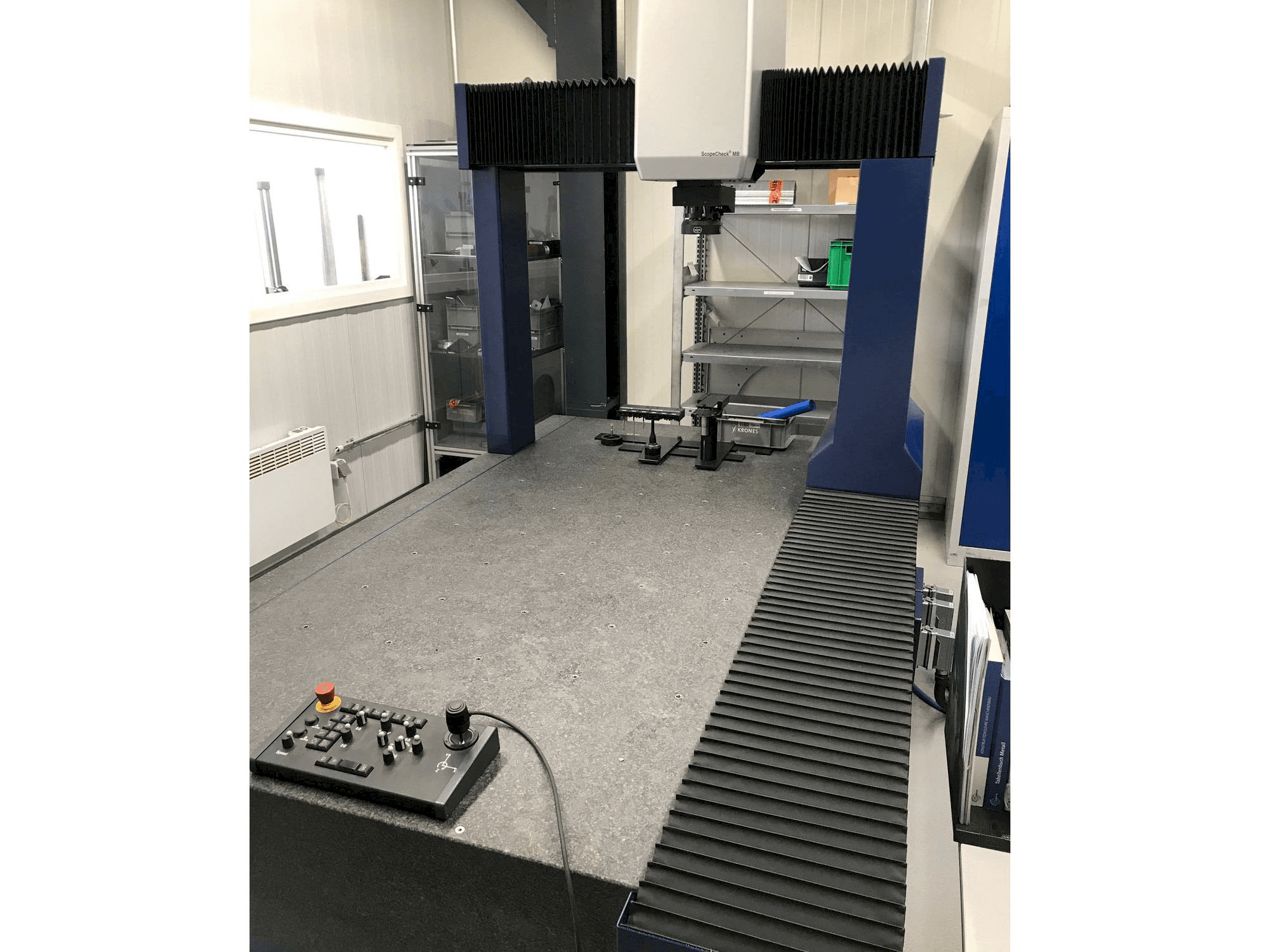 Вид станка Werth ScopeCheck MB/Z 800/1500/700 3D CNC спереди