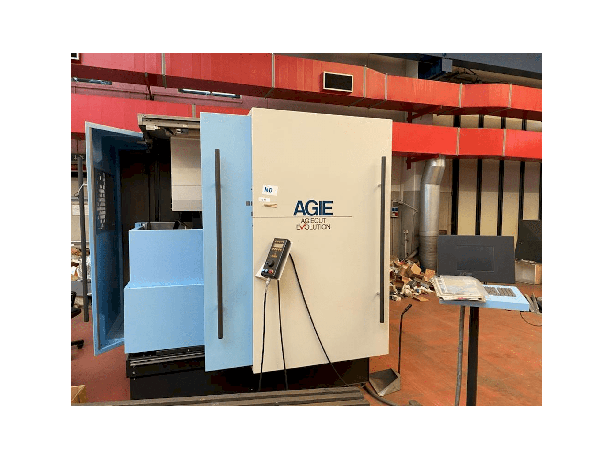 Вид станка AGIE AGIEMATIC + AGIEPULS 60 HSF спереди
