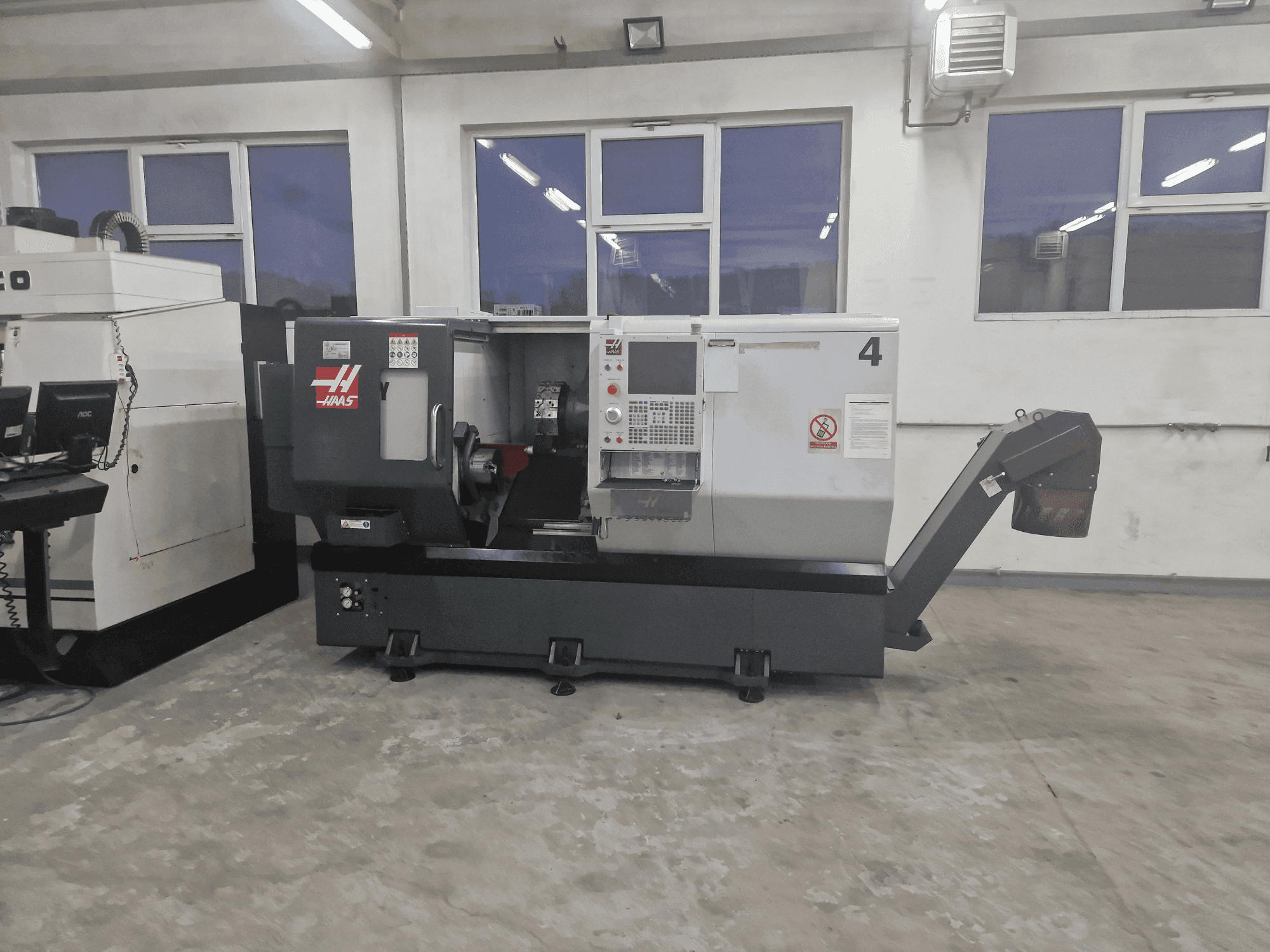 Вид станка HAAS ST-30Y спереди