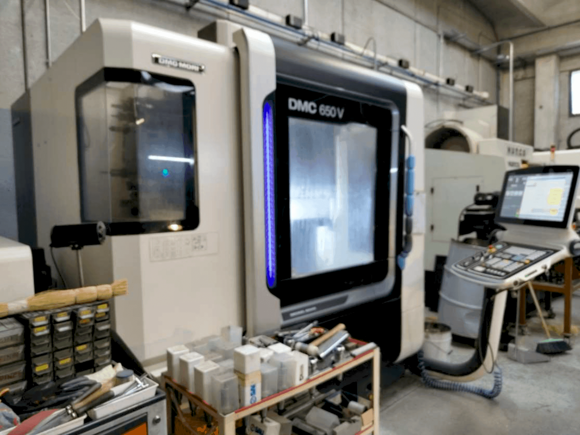 Вид станка DMG MORI DMC 650V спереди