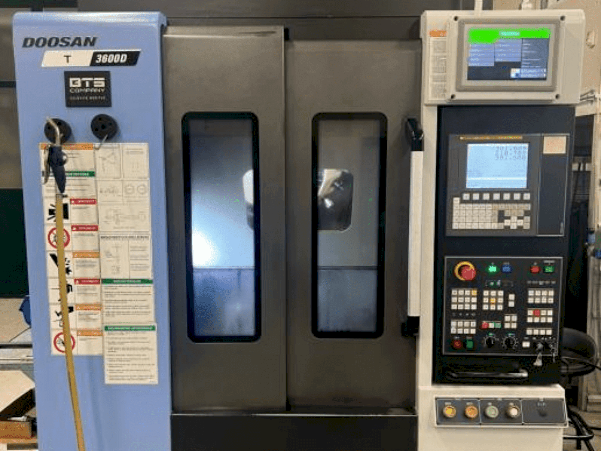 Вид станка DOOSAN T3600 D спереди
